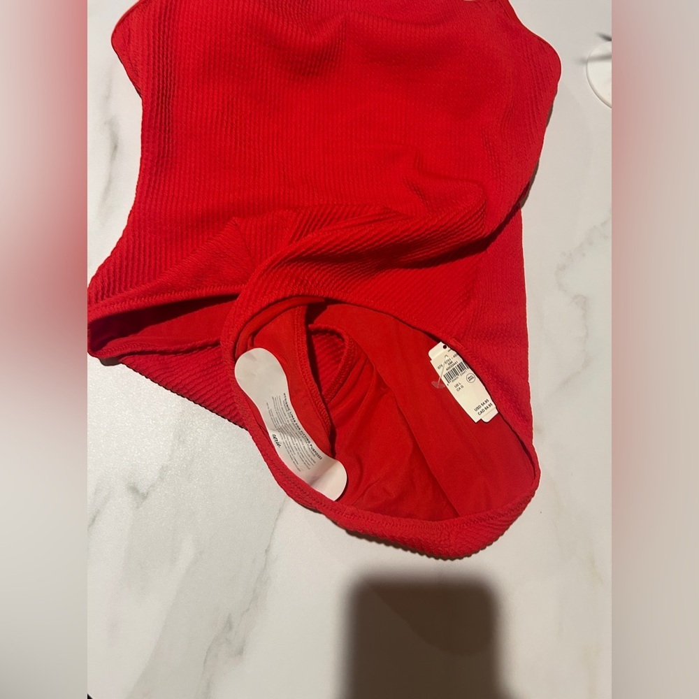 Swimsuit - Picture 6 of 7